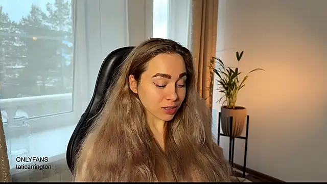 Snapshot of hotexclusive_ chatting on 10.29.25 hotexclusive  online show from 10.29.25