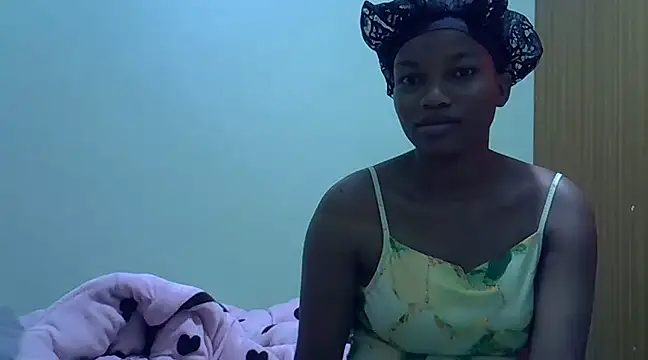 Snapshot of prettychoco1 chatting on 12.21.24 prettychoco1 online show from 12.21.24