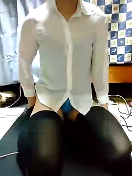 Snapshot of dmmsuzu95 chatting on 12.21.24 dmmsuzu95 online show from 12.21.24