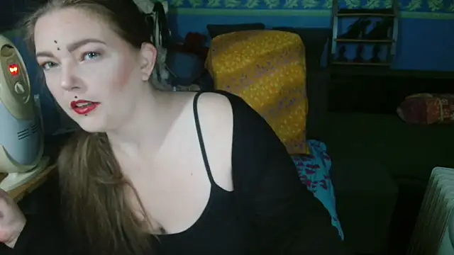 Snapshot of SherineDivine chatting on 10.06.25 SherineDivine online show from 10.06.25