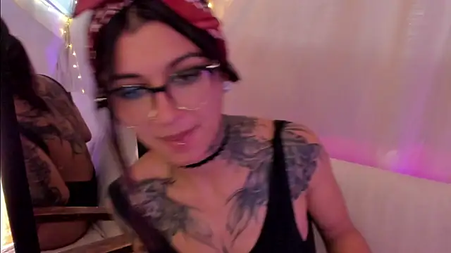 Snapshot of noemi_foxxx chatting on 02.26.25 noemi foxxx online show from 02.26.25