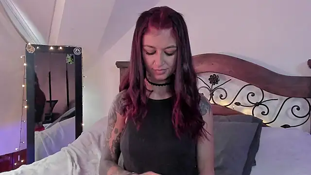 Snapshot of noemi_foxxx chatting on 09.11.25 noemi foxxx online show from 09.11.25