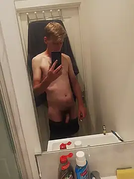 Snapshot of Mrleitenant chatting on 07.29.26 Mrleitenant online show from 07.29.26