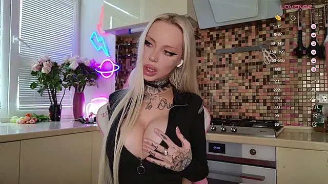 Snapshot of 2badforyou chatting on 02.06.25 2badforyou online show from 02.06.25