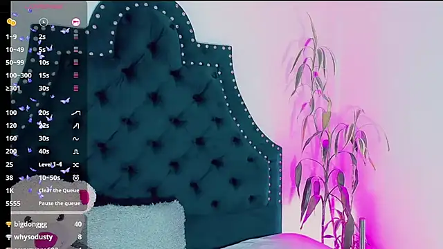 Emmaa Saenz  online show from 02.25.25