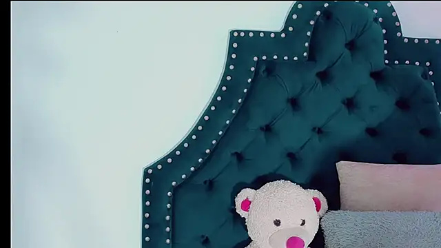 Emmaa Saenz  online show from 03.09.25