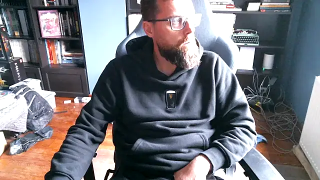 Snapshot of MeSteff chatting on 10.25.25 MeSteff online show from 10.25.25