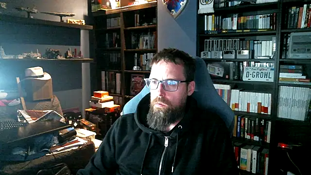 Snapshot of MeSteff chatting on 04.03.26 MeSteff online show from 04.03.26