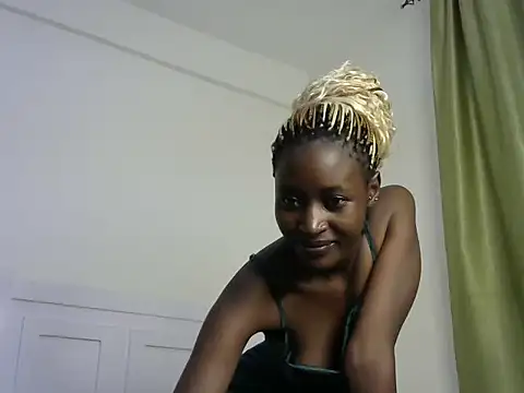 Snapshot of thicky_anncy chatting on 12.15.24 thicky anncy online show from 12.15.24