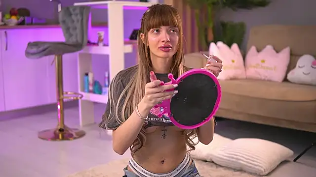 Snapshot of ButterflyLeah chatting on 03.07.25 ButterflyLeah online show from 03.07.25