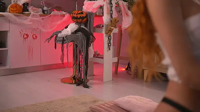 Snapshot of ButterflyLeah chatting on 11.04.25 ButterflyLeah online show from 11.04.25