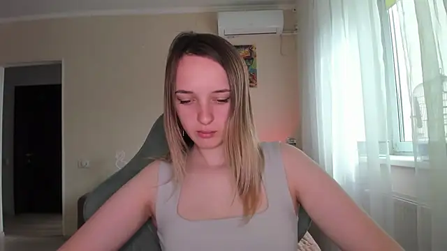 Snapshot of RouseReed chatting on 04.20.26 RouseReed online show from 04.20.26