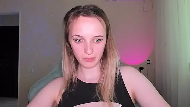Snapshot of RouseReed chatting on 04.23.26 RouseReed online show from 04.23.26