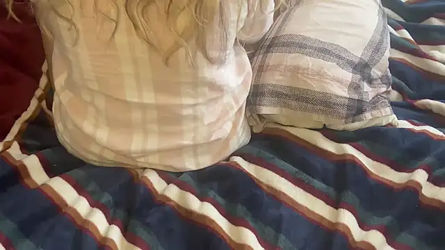 Snapshot of Ceyceys chatting on 03.31.26 Ceyceys online show from 03.31.26