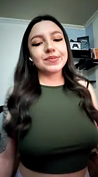Snapshot of Paudelatorre chatting on 02.25.25 Paudelatorre online show from 02.25.25