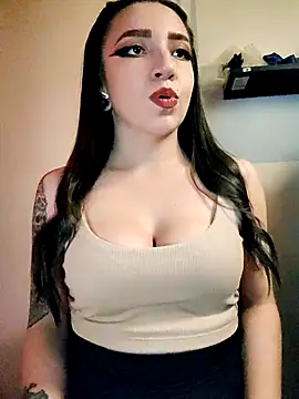 Snapshot of Paudelatorre chatting on 10.20.25 Paudelatorre online show from 10.20.25