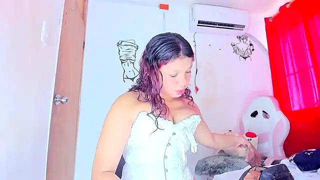 Snapshot of Emily_Coper18 chatting on 02.14.26 Emily Coper18 online show from 02.14.26