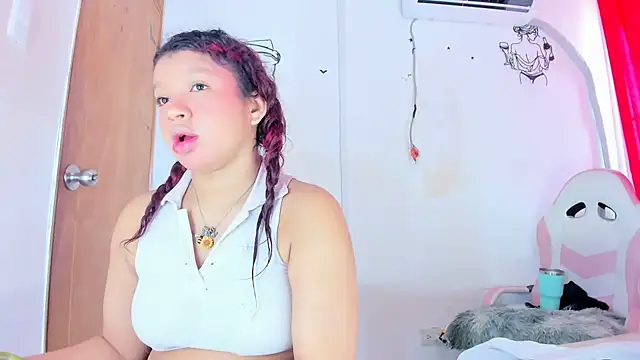 Snapshot of Emily_Coper18 chatting on 03.01.26 Emily Coper18 online show from 03.01.26