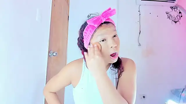 Snapshot of Emily_Coper18 chatting on 03.14.26 Emily Coper18 online show from 03.14.26