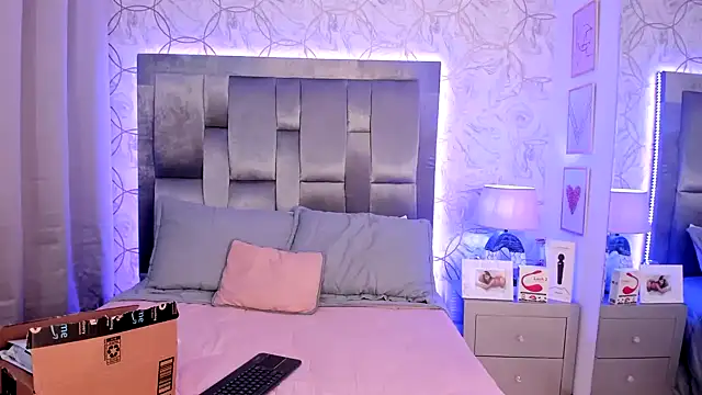 Snapshot of EmmaWeest chatting on 01.13.25 EmmaWeest online show from 01.13.25