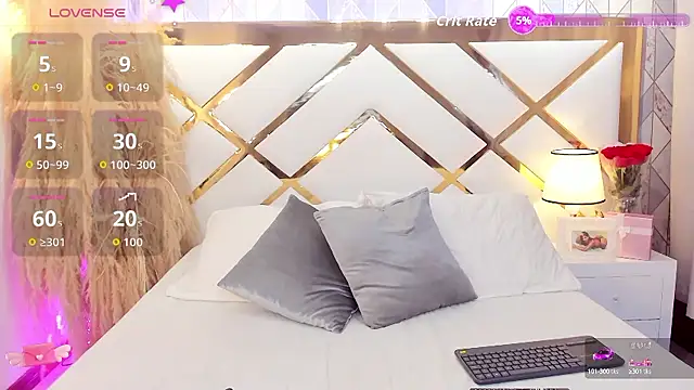 Snapshot of EmmaWeest chatting on 10.10.25 EmmaWeest online show from 10.10.25