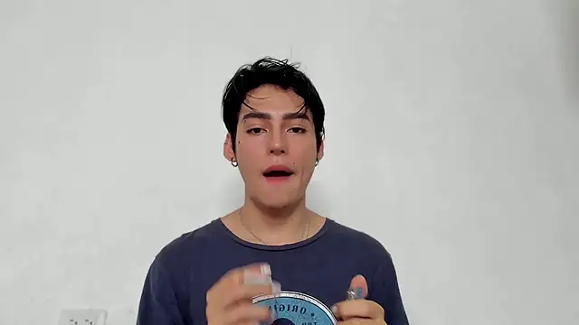 Snapshot of sebas_rose chatting on 12.12.24 sebas rose online show from 12.12.24