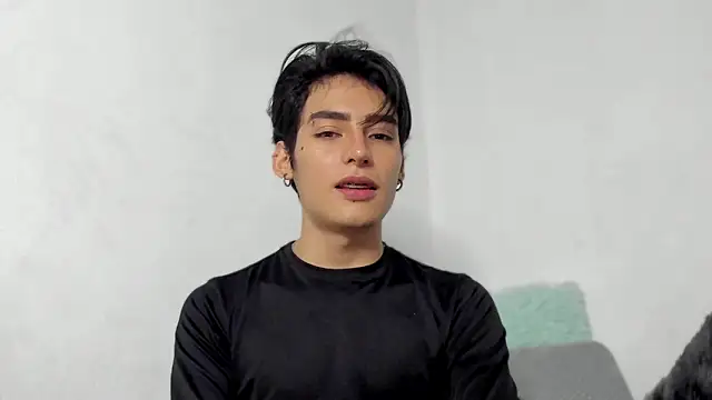 Snapshot of sebas_rose chatting on 12.14.24 sebas rose online show from 12.14.24