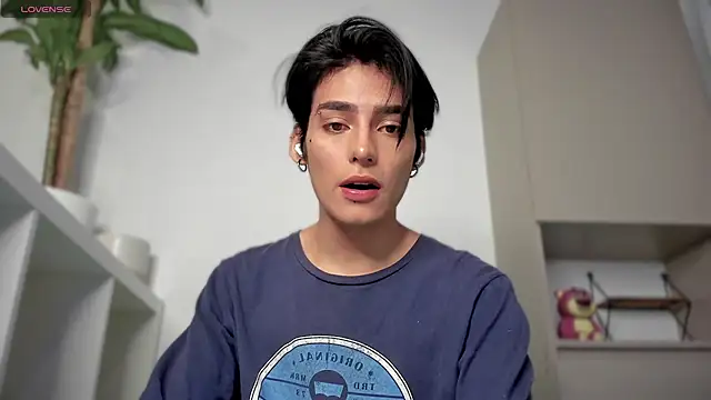 Snapshot of sebas_rose chatting on 12.19.24 sebas rose online show from 12.19.24