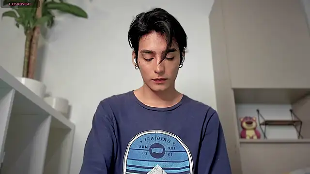 Snapshot of sebas_rose chatting on 12.19.24 sebas rose online show from 12.19.24