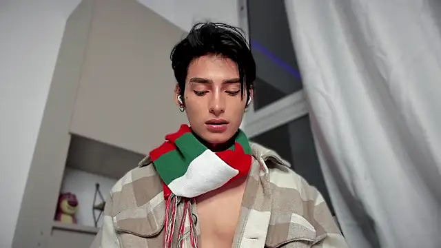 Snapshot of sebas_rose chatting on 12.19.24 sebas rose online show from 12.19.24