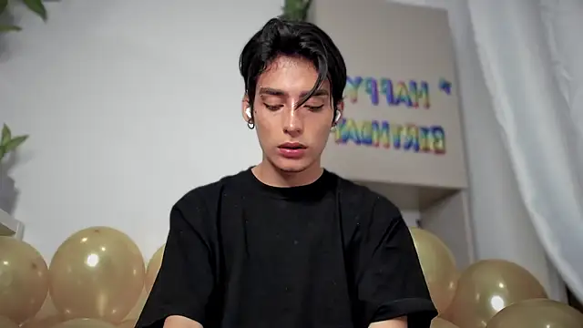 Snapshot of sebas_rose chatting on 12.23.24 sebas rose online show from 12.23.24