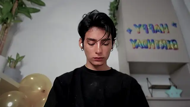 Snapshot of sebas_rose chatting on 12.23.24 sebas rose online show from 12.23.24