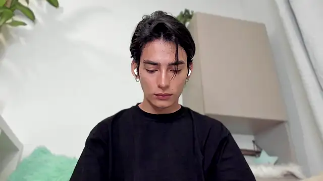 Snapshot of sebas_rose chatting on 01.05.25 sebas rose online show from 01.05.25