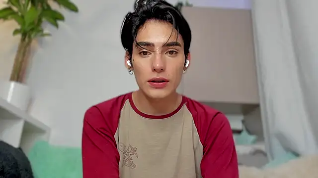 Snapshot of sebas_rose chatting on 01.10.25 sebas rose online show from 01.10.25