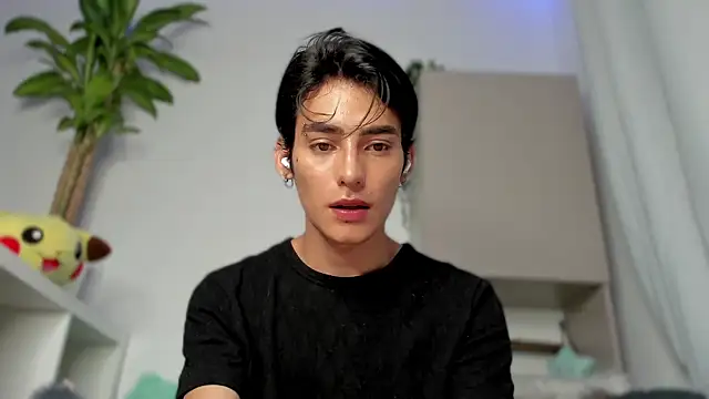 Snapshot of sebas_rose chatting on 01.10.25 sebas rose online show from 01.10.25