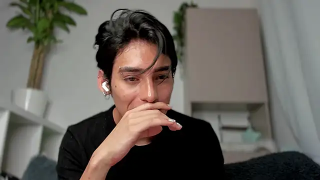 Snapshot of sebas_rose chatting on 01.11.25 sebas rose online show from 01.11.25