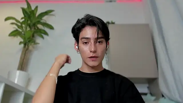 Snapshot of sebas_rose chatting on 01.12.25 sebas rose online show from 01.12.25