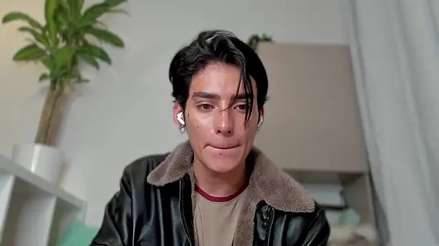 Snapshot of sebas_rose chatting on 01.15.25 sebas rose online show from 01.15.25