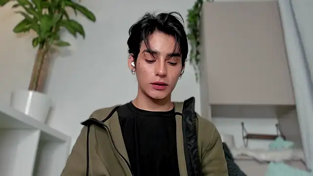 Snapshot of sebas_rose chatting on 01.26.25 sebas rose online show from 01.26.25