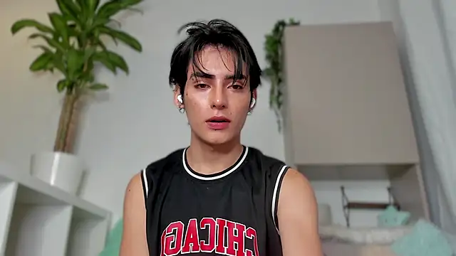 Snapshot of sebas_rose chatting on 01.28.25 sebas rose online show from 01.28.25