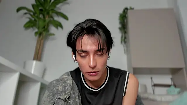 Snapshot of sebas_rose chatting on 01.28.25 sebas rose online show from 01.28.25