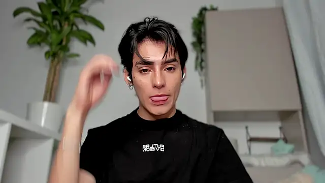 Snapshot of sebas_rose chatting on 01.30.25 sebas rose online show from 01.30.25