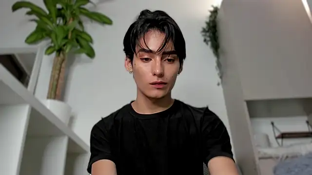 Snapshot of sebas_rose chatting on 02.04.25 sebas rose online show from 02.04.25