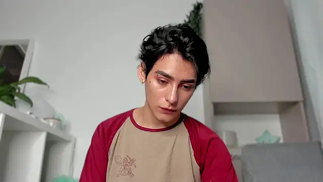 Snapshot of sebas_rose chatting on 02.13.25 sebas rose online show from 02.13.25