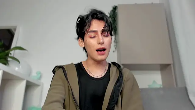 Snapshot of sebas_rose chatting on 02.14.25 sebas rose online show from 02.14.25