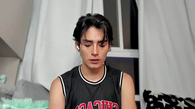 Snapshot of sebas_rose chatting on 02.23.25 sebas rose online show from 02.23.25