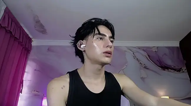 Snapshot of sebas_rose chatting on 03.10.25 sebas rose online show from 03.10.25