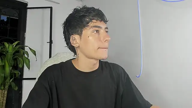 Snapshot of sebas_rose chatting on 09.22.25 sebas rose online show from 09.22.25