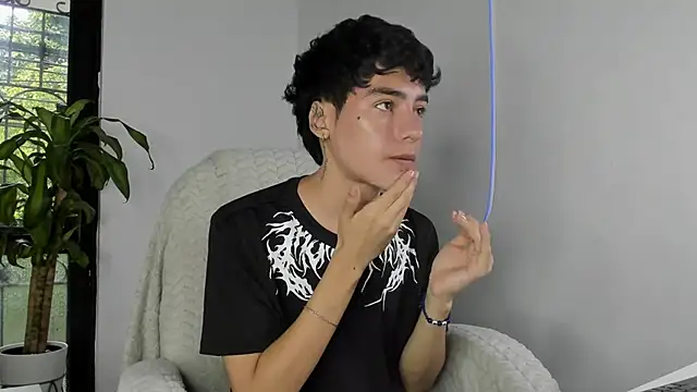 Snapshot of sebas_rose chatting on 09.24.25 sebas rose online show from 09.24.25