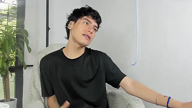 Snapshot of sebas_rose chatting on 09.28.25 sebas rose online show from 09.28.25